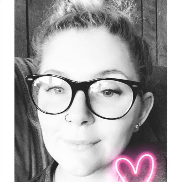 Meet your Posher, Sheylynn! - Picture 2 of 2